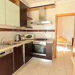 Olhos De Agua 1br With Pool, Ac And Free Parking