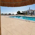 Olhos De Agua 1br With Pool, Ac And Free Parking *